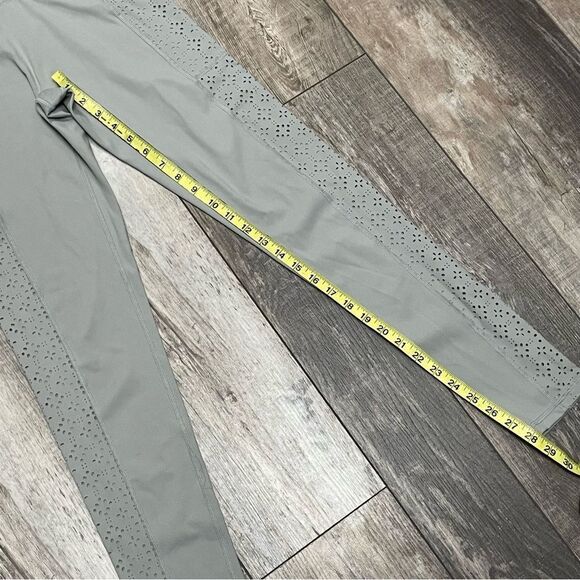 Aerie Move Workout Athletic Leggings Gray Cutout Design on Sides Size Medium - Picture 8 of 10